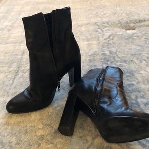 Steve Madden 7.5M black leather booties